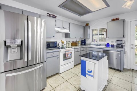 House in Saint Petersburg, Florida 2 bedrooms, 94.57 sq.m. № 1578626 - photo 6