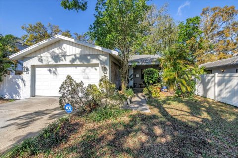 House in Saint Petersburg, Florida 2 bedrooms, 94.57 sq.m. № 1578626 - photo 2