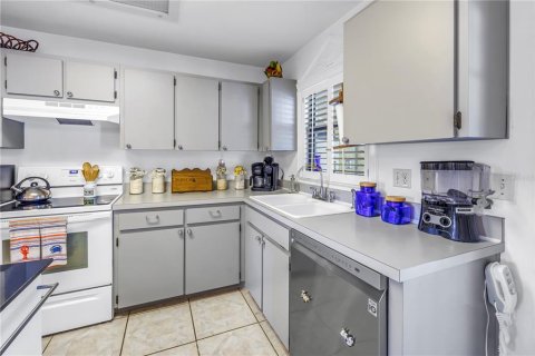House in Saint Petersburg, Florida 2 bedrooms, 94.57 sq.m. № 1578626 - photo 10