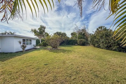 House in Holmes Beach, Florida 2 bedrooms, 139.35 sq.m. № 2212398 - photo 4