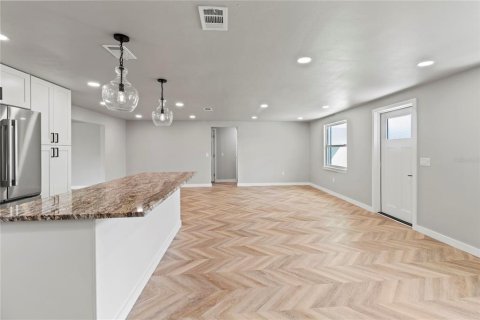 House in Holmes Beach, Florida 2 bedrooms, 139.35 sq.m. № 2212398 - photo 19