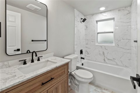 House in Holmes Beach, Florida 2 bedrooms, 139.35 sq.m. № 2212398 - photo 28