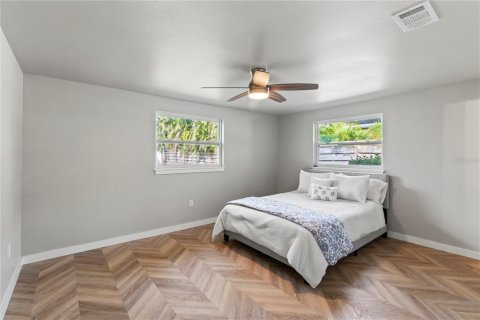 House in Holmes Beach, Florida 2 bedrooms, 139.35 sq.m. № 2212398 - photo 22
