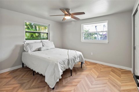 House in Holmes Beach, Florida 2 bedrooms, 139.35 sq.m. № 2212398 - photo 30