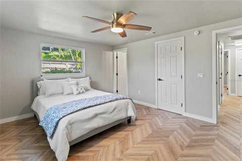 House in Holmes Beach, Florida 2 bedrooms, 139.35 sq.m. № 2212398 - photo 23