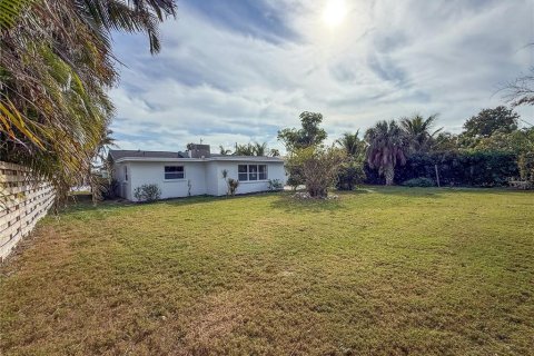 House in Holmes Beach, Florida 2 bedrooms, 139.35 sq.m. № 2212398 - photo 5