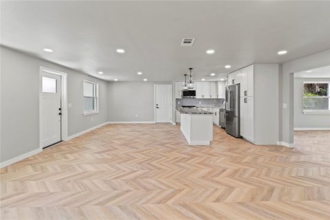 House in Holmes Beach, Florida 2 bedrooms, 139.35 sq.m. № 2212398 - photo 11