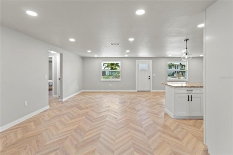 House in Holmes Beach, Florida 2 bedrooms, 139.35 sq.m. № 2212398 - photo 13