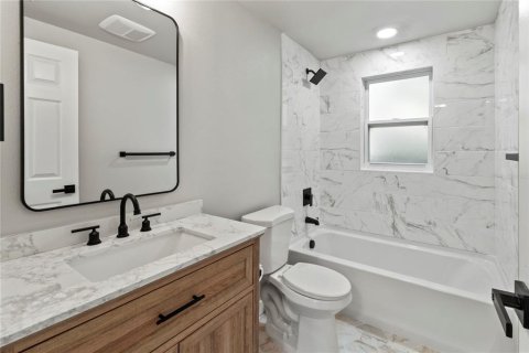 House in Holmes Beach, Florida 2 bedrooms, 139.35 sq.m. № 2212398 - photo 29