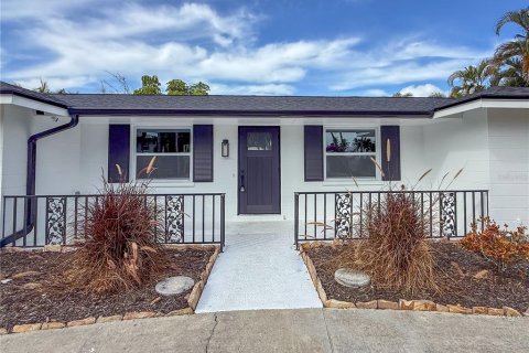 House in Holmes Beach, Florida 2 bedrooms, 139.35 sq.m. № 2212398 - photo 3