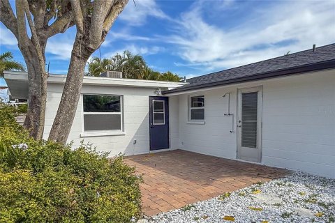 House in Holmes Beach, Florida 2 bedrooms, 139.35 sq.m. № 2212398 - photo 6