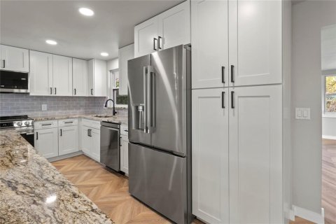 House in Holmes Beach, Florida 2 bedrooms, 139.35 sq.m. № 2212398 - photo 14