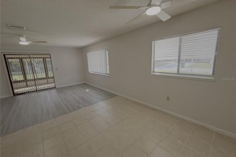 Villa ou maison à louer à Ocala, Floride: 2 chambres, 106.28 m2 № 2430873 - photo 3