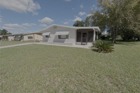 Villa ou maison à louer à Ocala, Floride: 2 chambres, 106.28 m2 № 2430873 - photo 2