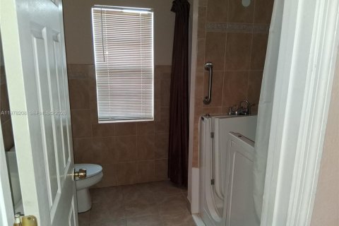 Villa ou maison à vendre à Deerfield Beach, Floride: 3 chambres, 140.28 m2 № 2042594 - photo 13