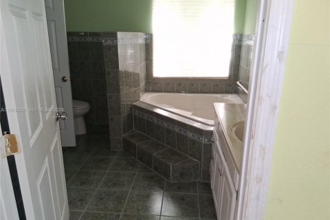 Villa ou maison à vendre à Deerfield Beach, Floride: 3 chambres, 140.28 m2 № 2042594 - photo 10