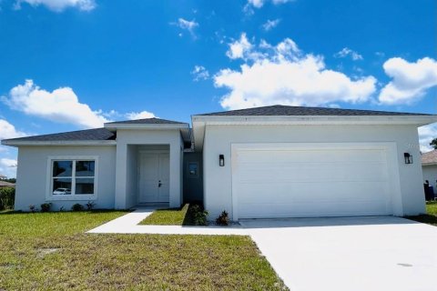 House in Palm Bay, Florida 3 bedrooms, 182.83 sq.m. № 2233542