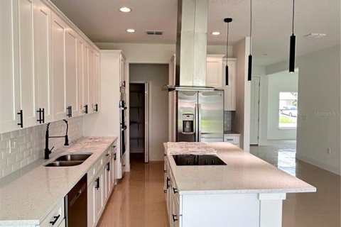House in Palm Bay, Florida 3 bedrooms, 182.83 sq.m. № 2233542 - photo 2