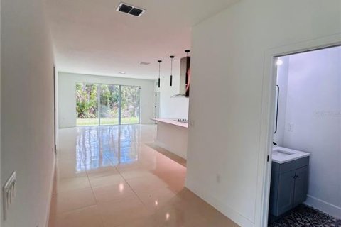 House in Palm Bay, Florida 3 bedrooms, 182.83 sq.m. № 2233542 - photo 9