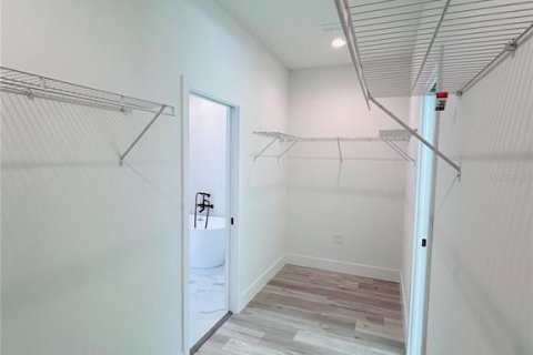 House in Palm Bay, Florida 3 bedrooms, 182.83 sq.m. № 2233542 - photo 13