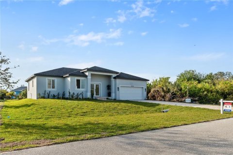 House in Port Charlotte, Florida 4 bedrooms, 197.79 sq.m. № 2145124 - photo 16