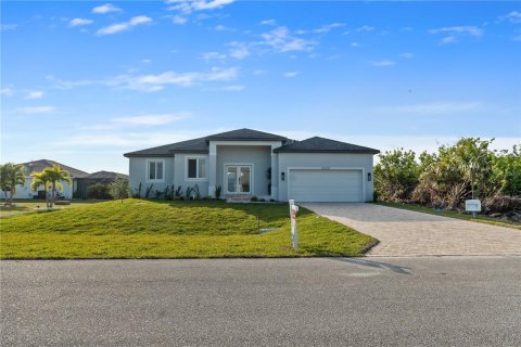 House in Port Charlotte, Florida 4 bedrooms, 197.79 sq.m. № 2145124 - photo 12