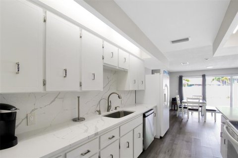 Casa en alquiler en Sarasota, Florida, 3 dormitorios, 171.5 m2 № 1722495 - foto 10