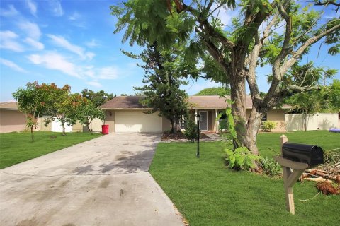 Casa en alquiler en Sarasota, Florida, 3 dormitorios, 171.5 m2 № 1722495 - foto 1