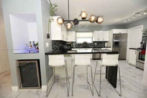 Casa en venta en Hollywood, Florida, 4 dormitorios, 192.31 m2 № 1928660 - foto 9