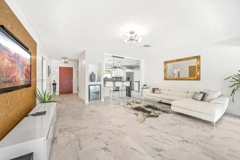 Casa en venta en Hollywood, Florida, 4 dormitorios, 192.31 m2 № 1928660 - foto 4