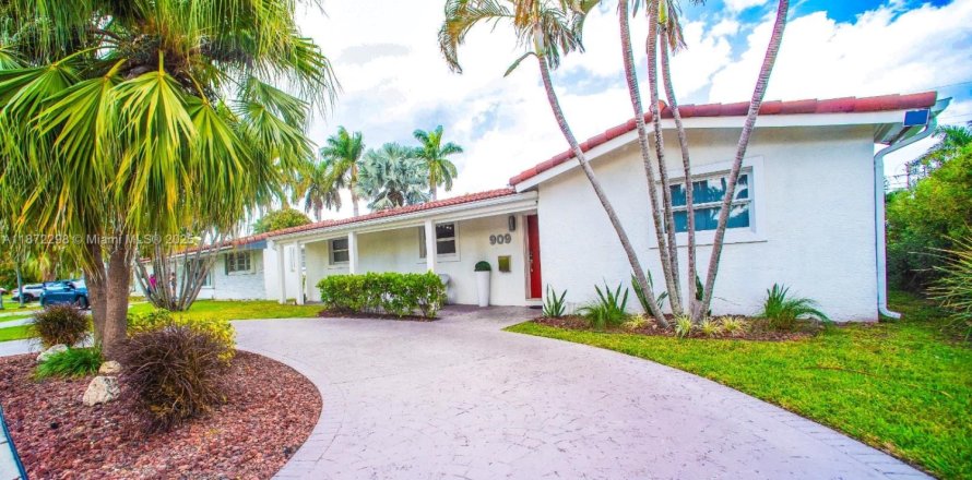 Casa en Hollywood, Florida 4 dormitorios, 192.31 m2 № 1928660