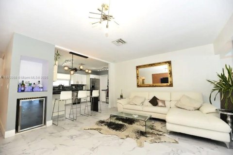 Casa en venta en Hollywood, Florida, 4 dormitorios, 192.31 m2 № 1928660 - foto 7