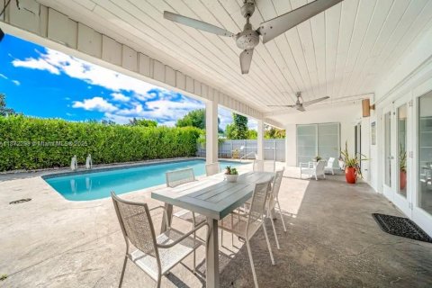 Casa en venta en Hollywood, Florida, 4 dormitorios, 192.31 m2 № 1928660 - foto 2
