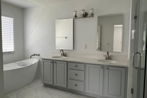 House in Orlando, Florida 4 bedrooms, 239.69 sq.m. № 1760234 - photo 11