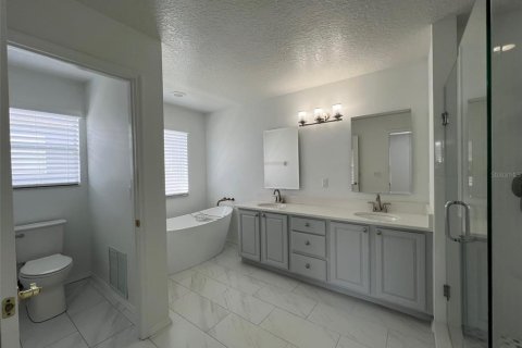 House in Orlando, Florida 4 bedrooms, 239.69 sq.m. № 1760234 - photo 14