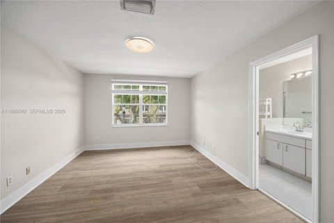 Townhouse in Pembroke Pines, Florida 3 bedrooms, 132.66 sq.m. № 2060515 - photo 5