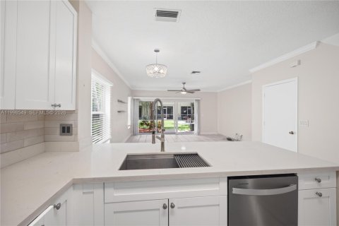 Townhouse in Pembroke Pines, Florida 3 bedrooms, 132.66 sq.m. № 2060515 - photo 6