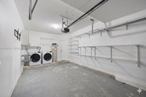 Townhouse in Pembroke Pines, Florida 3 bedrooms, 132.66 sq.m. № 2060515 - photo 15