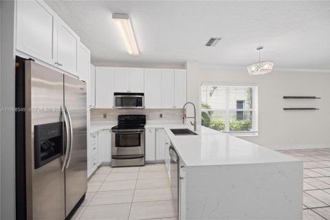 Townhouse in Pembroke Pines, Florida 3 bedrooms, 132.66 sq.m. № 2060515 - photo 3