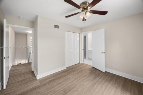Townhouse in Pembroke Pines, Florida 3 bedrooms, 132.66 sq.m. № 2060515 - photo 10