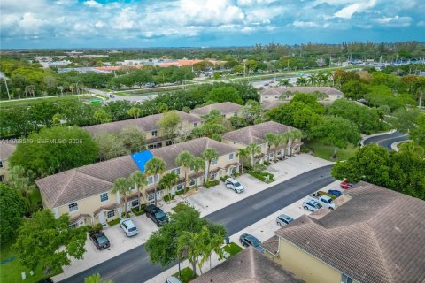 Townhouse in Pembroke Pines, Florida 3 bedrooms, 132.66 sq.m. № 2060515 - photo 17