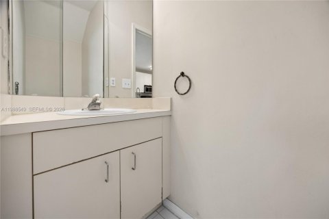 Townhouse in Pembroke Pines, Florida 3 bedrooms, 132.66 sq.m. № 2060515 - photo 9
