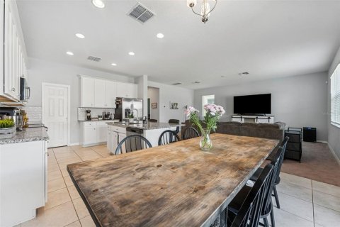 Villa ou maison à vendre à Zephyrhills, Floride: 4 chambres, 242.94 m2 № 2222337 - photo 13
