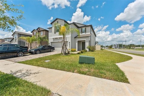 Villa ou maison à vendre à Zephyrhills, Floride: 4 chambres, 242.94 m2 № 2222337 - photo 2