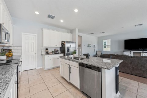 Villa ou maison à vendre à Zephyrhills, Floride: 4 chambres, 242.94 m2 № 2222337 - photo 12