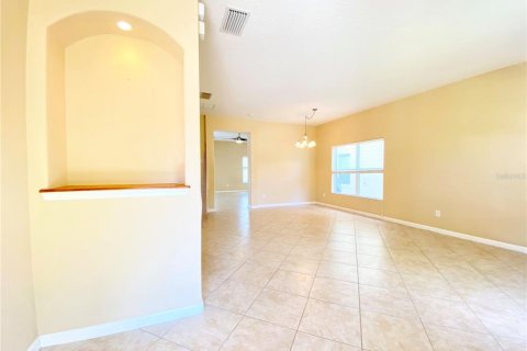 House in Orlando, Florida 5 bedrooms, 252.97 sq.m. № 2234625 - photo 6