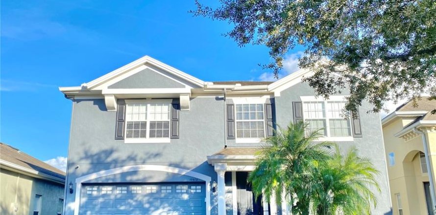 House in Orlando, Florida 5 bedrooms, 252.97 sq.m. № 2234625