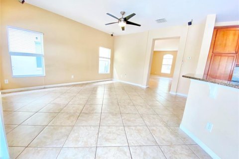 House in Orlando, Florida 5 bedrooms, 252.97 sq.m. № 2234625 - photo 15