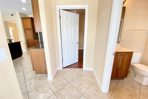 House in Orlando, Florida 5 bedrooms, 252.97 sq.m. № 2234625 - photo 23