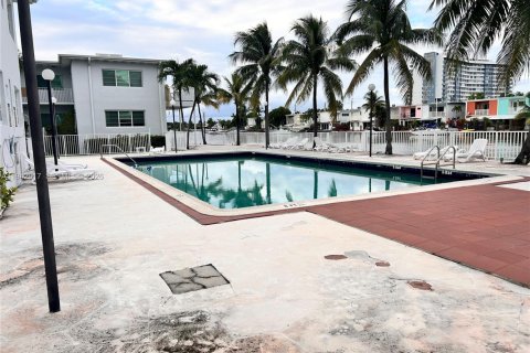 Copropriété à louer à Miami Beach, Floride: 1 chambre, 69.49 m2 № 1999232 - photo 17